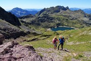 54 In fondo al vallone risalito il bacino dei Laghi Gemelli